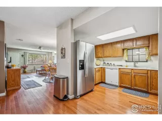 Photo #6: 1009907 Listing