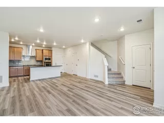 Photo #2: 1009968 Listing