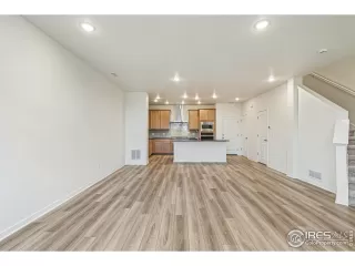 Photo #3: 1009968 Listing