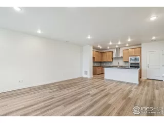 Photo #4: 1009968 Listing