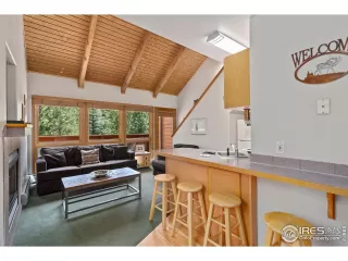 Photo #3: 1009993 Listing