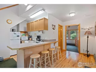 Photo #5: 1009993 Listing