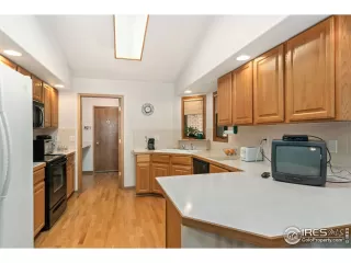 Photo #5: 1010196 Listing