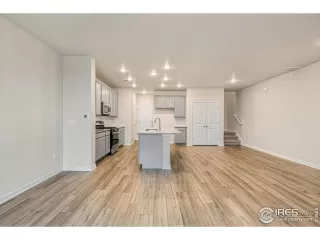 Photo #5: 1010311 Listing