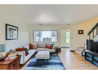 Photo #4: 1010343 Listing