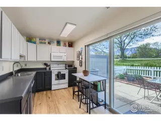 Photo #6: 1010343 Listing