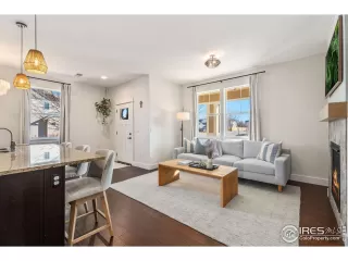 Photo #5: 1010372 Listing