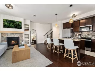 Photo #6: 1010372 Listing