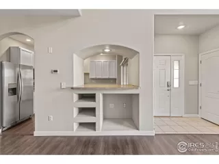 Photo #6: 1010421 Listing