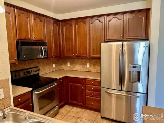 Photo #5: 1010453 Listing