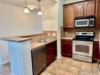 Photo #6: 1010453 Listing