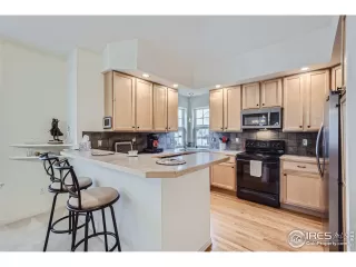 Photo #4: 1010505 Listing