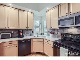 Photo #5: 1010505 Listing