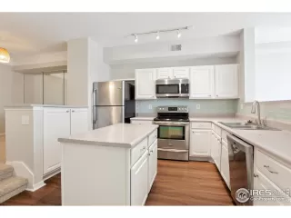 Photo #4: 1010526 Listing