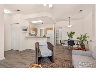 Photo #6: 1010648 Listing