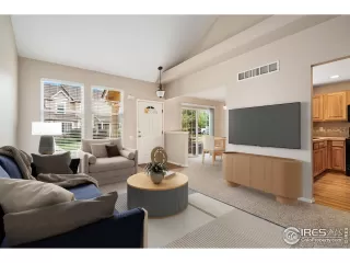 Photo #4: 1010663 Listing