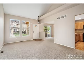 Photo #5: 1010663 Listing