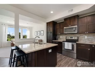 Photo #4: 1010664 Listing