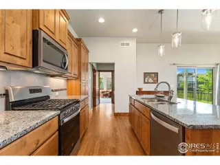 Photo #3: 1010696 Listing