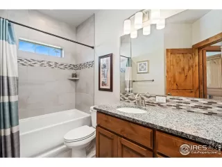 Photo #4: 1010696 Listing