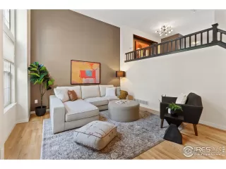 Photo #4: 1010715 Listing