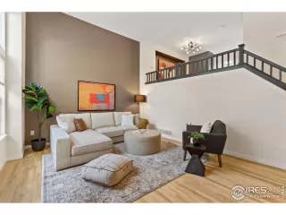 Photo #6: 1010715 Listing