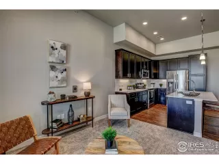 Photo #6: 1010791 Listing