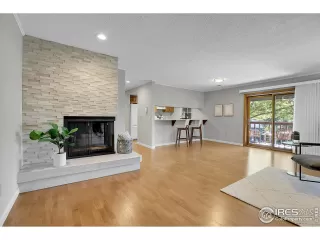 Photo #6: 1010849 Listing