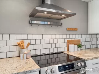 Photo #6: 1010890 Listing