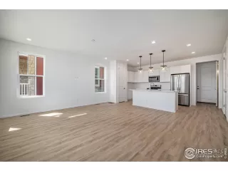 Photo #6: 1010903 Listing