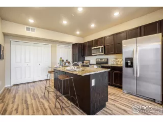 Photo #6: 1010931 Listing