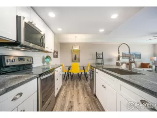 Photo #4: 1011087 Listing