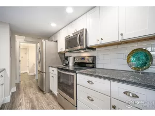 Photo #5: 1011087 Listing