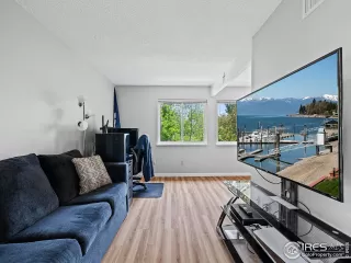 Photo #5: 1011119 Listing