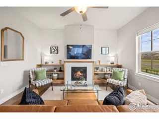 Photo #4: 1011243 Listing