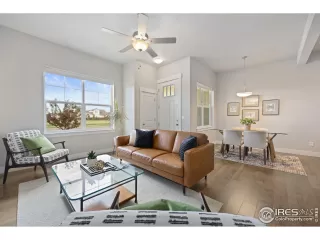 Photo #5: 1011243 Listing