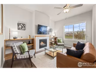 Photo #6: 1011243 Listing