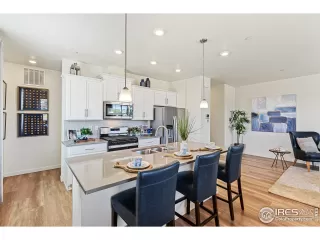 Photo #6: 1011272 Listing