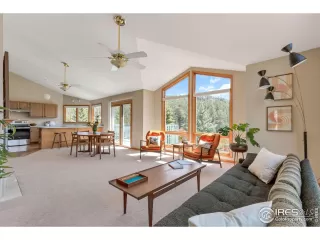 Photo #4: 1011297 Listing