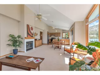 Photo #5: 1011297 Listing