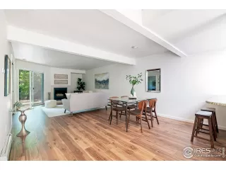 Photo #5: 1011377 Listing