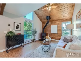 Photo #3: 1011457 Listing