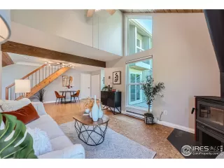 Photo #4: 1011457 Listing