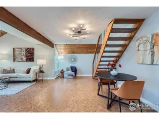 Photo #6: 1011457 Listing