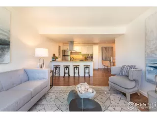 Photo #2: 1011504 Listing