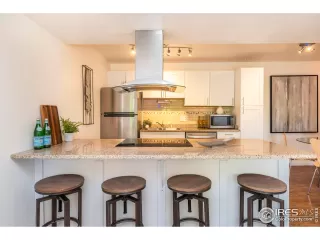 Photo #6: 1011504 Listing