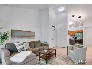 Photo #5: 1011531 Listing