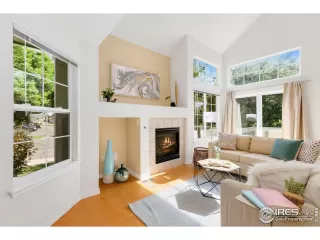 Photo #3: 1011552 Listing