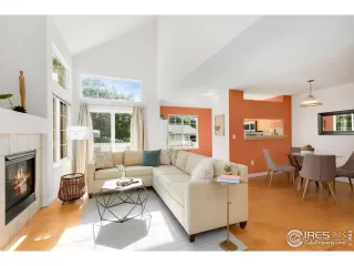 Photo #4: 1011552 Listing