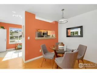 Photo #6: 1011552 Listing